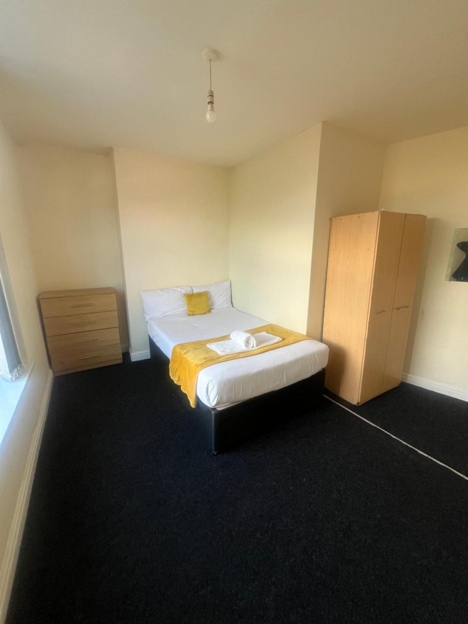 Simple Inn Wakefield Extérieur photo