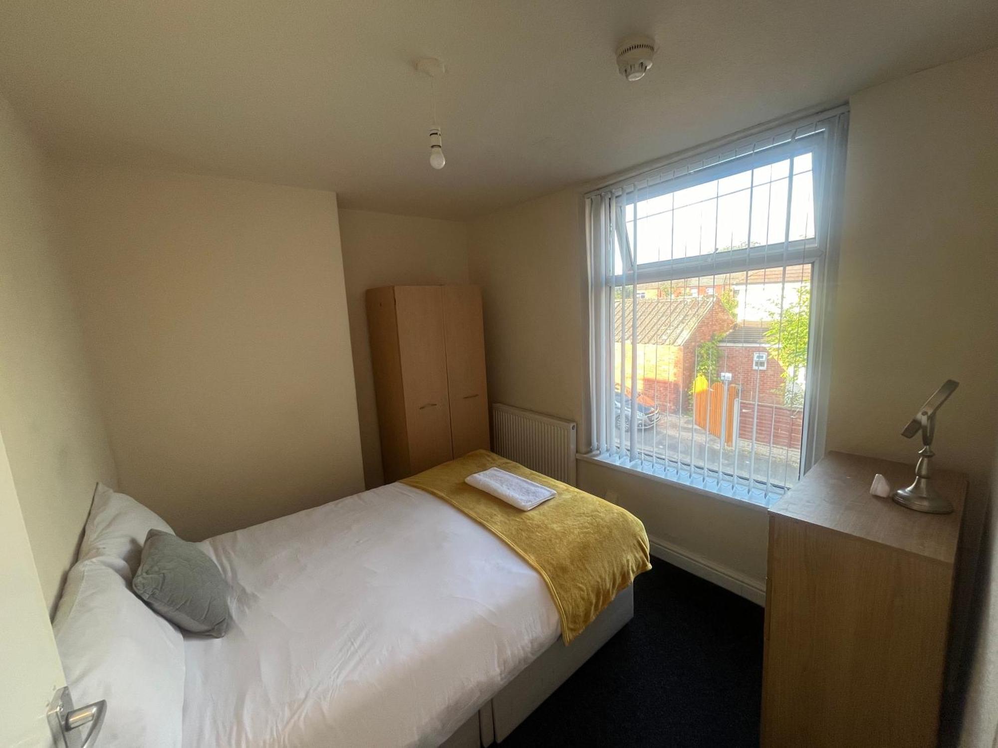 Simple Inn Wakefield Extérieur photo