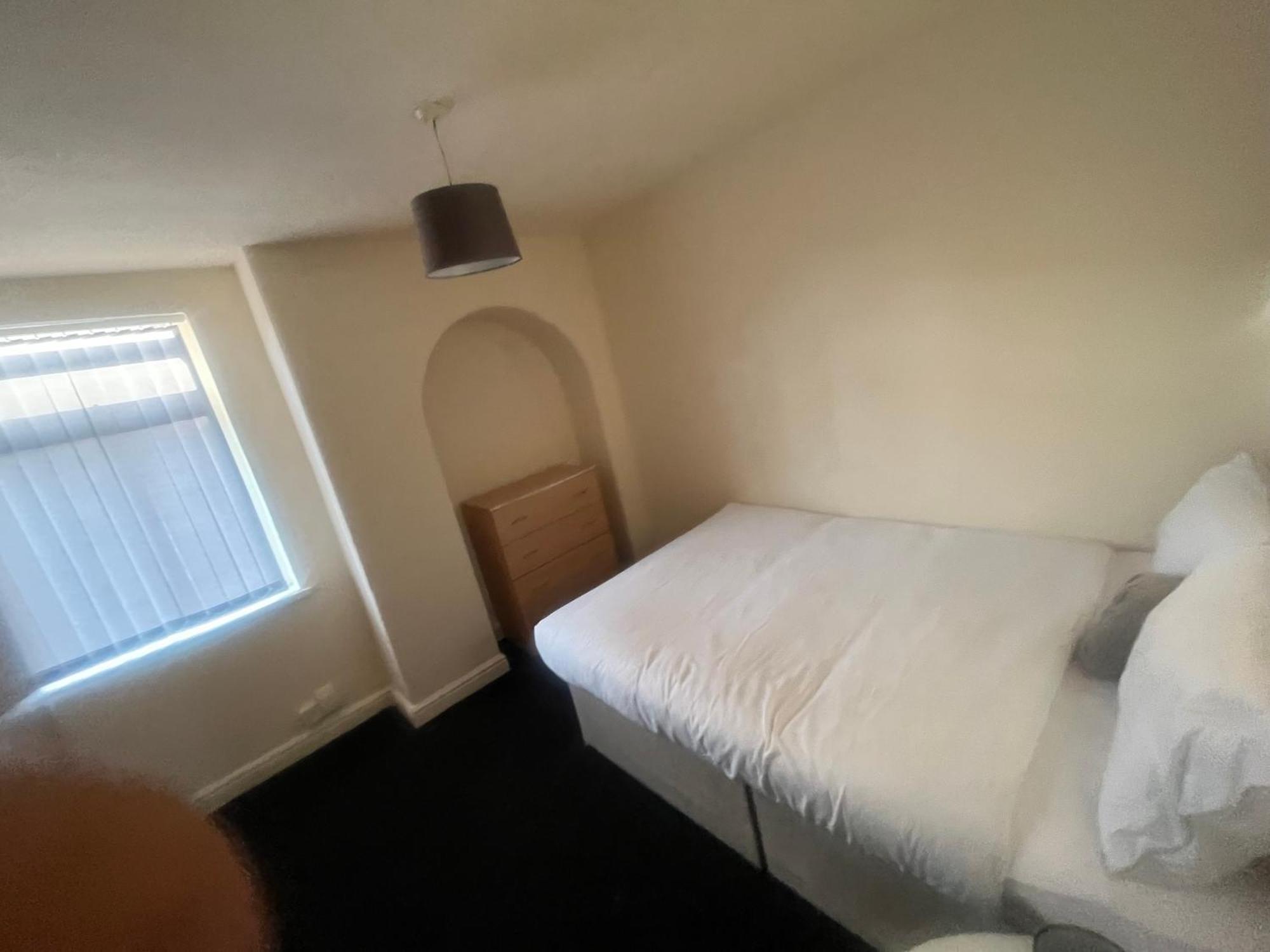 Simple Inn Wakefield Extérieur photo